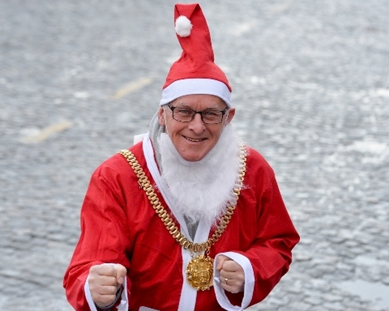 Lord Mayor At Santa Dash 2017 Pic By Paul Francis Cooper  Dsc9166